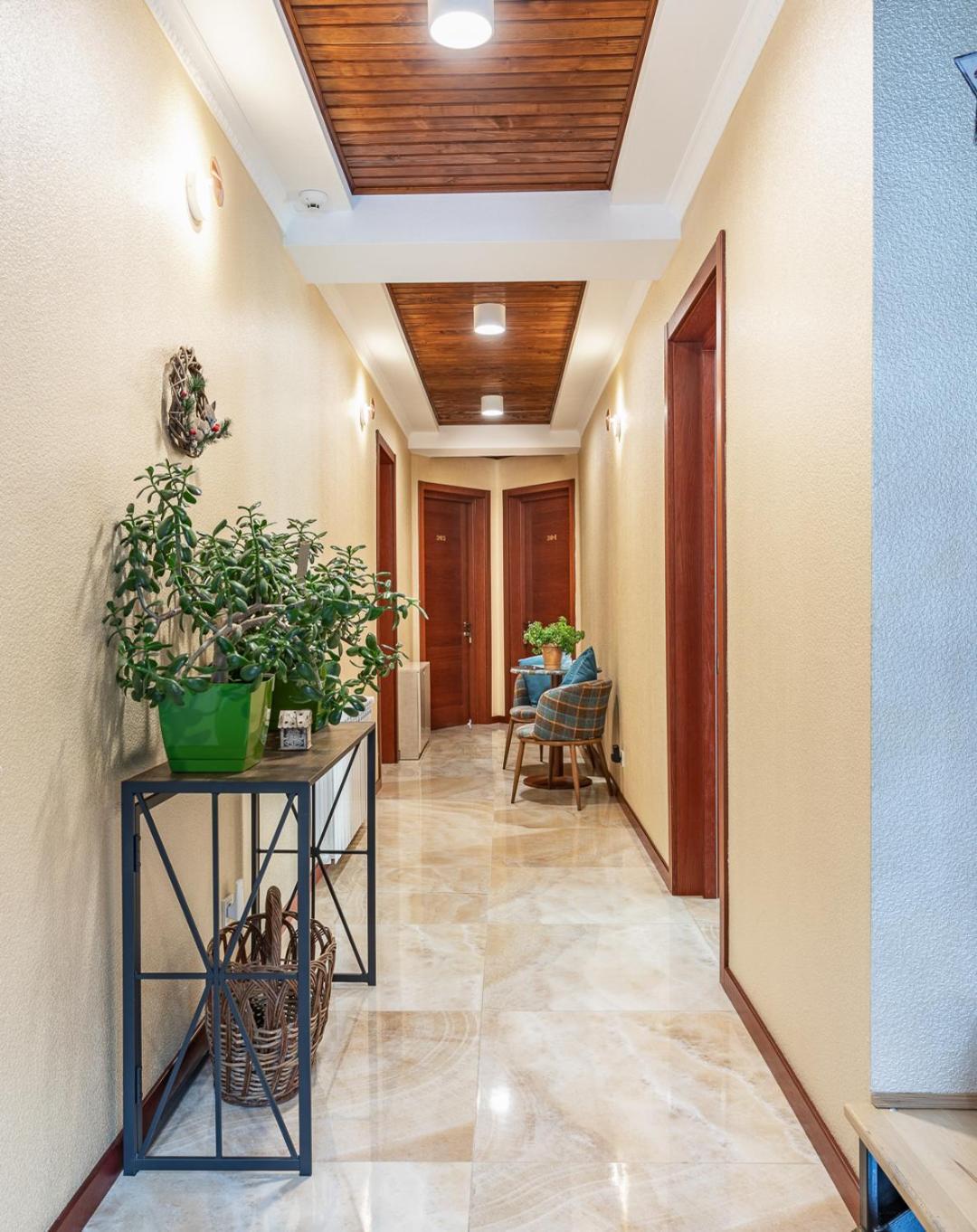 Hotel Gold Tower Mestia Bagian luar foto